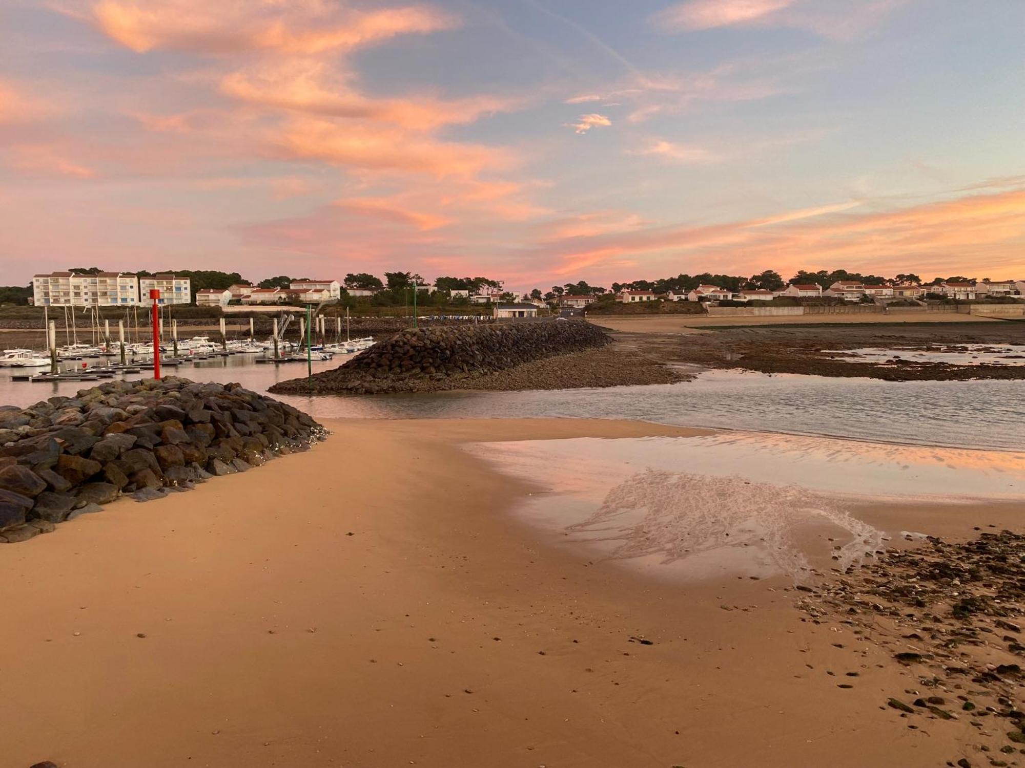 Appartement Vue Sur Mer Et Le Port Jard-sur-Mer Exterior photo